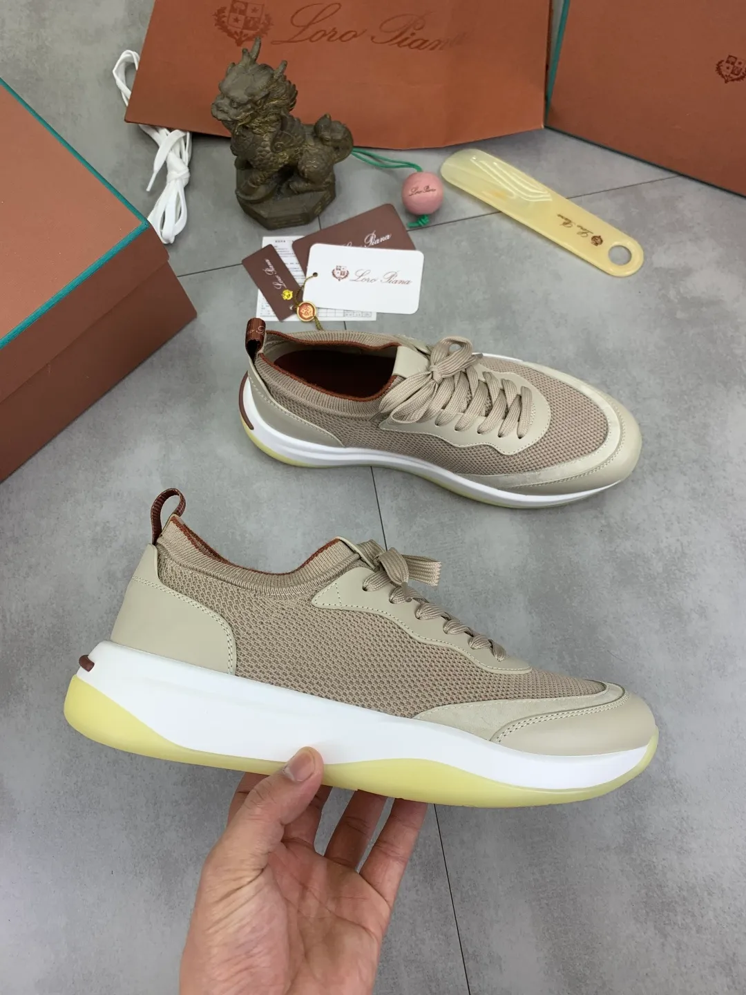Men's Men's Shoes 💰P620 New 💰High Quality Latest Casual Shoes Loro Piana 💯Top Authentic Grade💯Buy the original 1:1 copy💯 Founded the existing Loro Piana company on April 24, 1924. It is now the sixth generation of family business, providing top quality products to customers who are discerning about taste and quality. Imported original fly woven fabric with cowhide fabric, plain calfskin lining, hand-stitched thread with cowhide feet, original packaging, code number: 38-44 (customized for 45 and 46), seven colors available